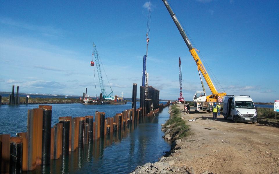 Sète, France. Installation Steel Sheet Piles PU and Steel Tubes