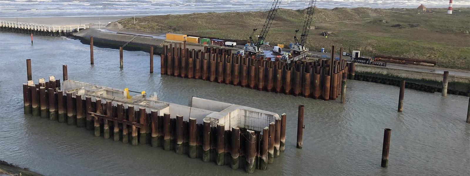 Storm surge barrier