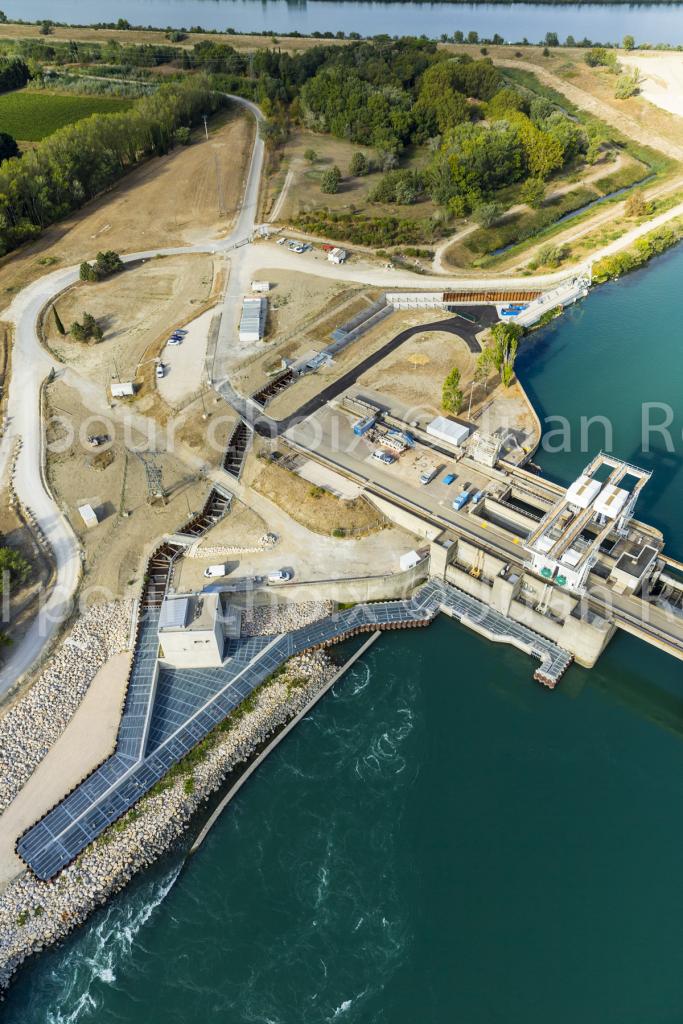 Fish pass on Sauveterre dam, France